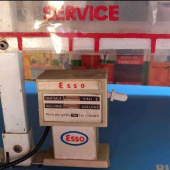 1960's Esso folding gas station toy - Picture 2 of 10